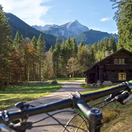 Zentrale In Mit Zugspitzblick * Γκάρμις-Παρτενκίρχεν